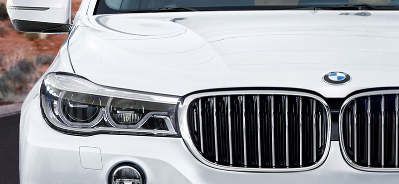 Íme teljes pompájában a hatalmas és akár 600 lóerős BMW X7