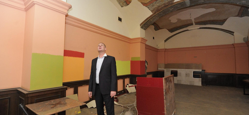 Botka kinyitotta a Virág cukrászdát - fotók