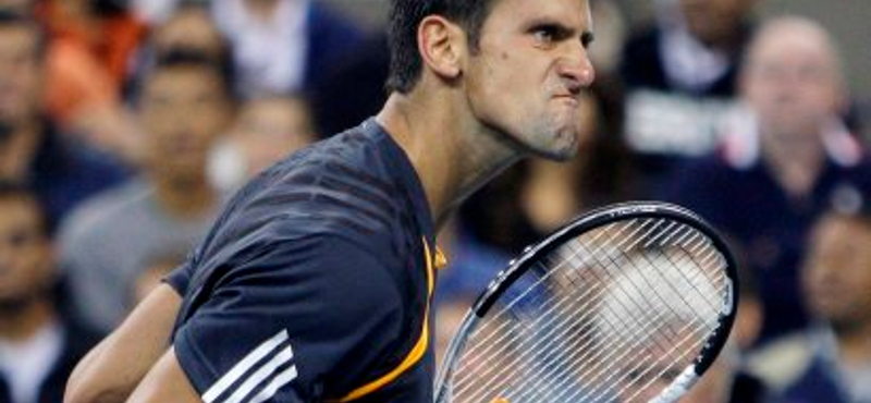 Federer a harmadik körben, szurkolói balhé Gyokovics meccsén