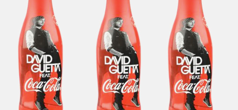 David Guetta pózol az új exkluzív Coca-Cola palackon