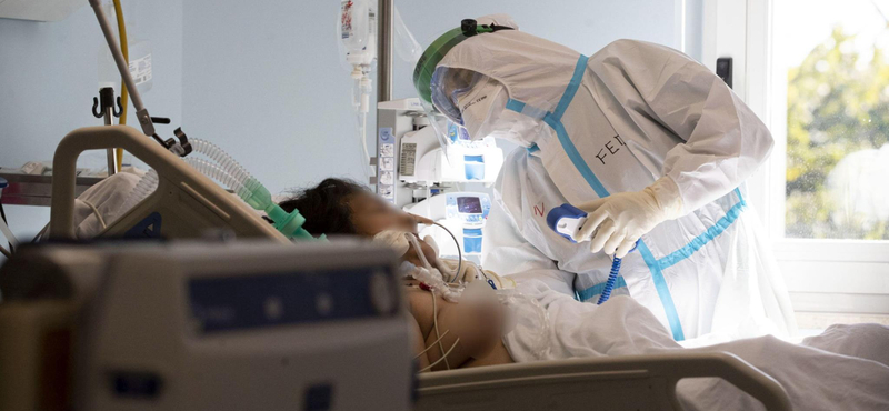 A Markusovszky főigazgatója szerint minden lélegeztetést igénylő beteget lélegeztetőgépre tettek