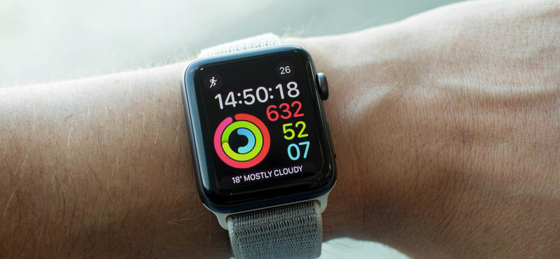 Annyira bejött az olcsó iPhone, hogy hamarosan egy olcsó Apple Watch jöhet