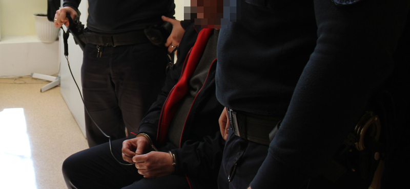 Egy lánykollégium lakói előtt végzett önkielégítést egy 44 éves férfi