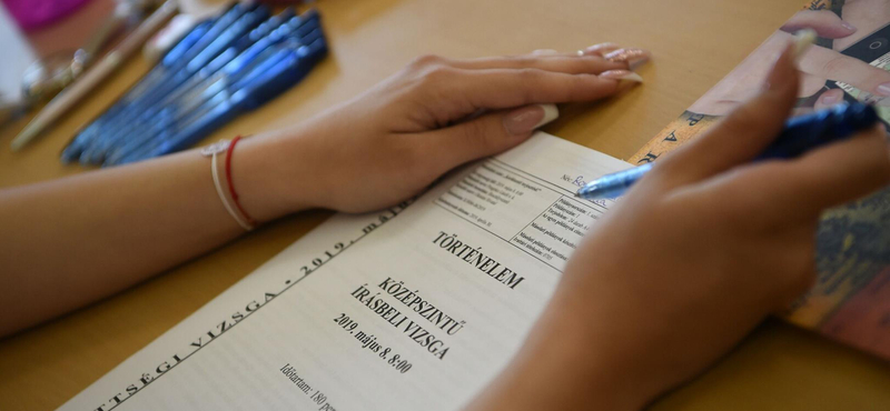 Egyre terjed a híresztelés: kedden kiszivároghattak a töriérettségi tételei