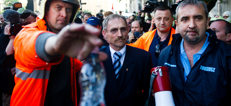 Pintér: az utcai demonstráció nem "tárgyalásos szituáció".