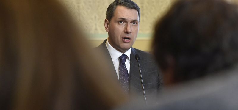Lázár: Elgurult a gyógyszer a Mezőhegyesi Ménesbirtoknál