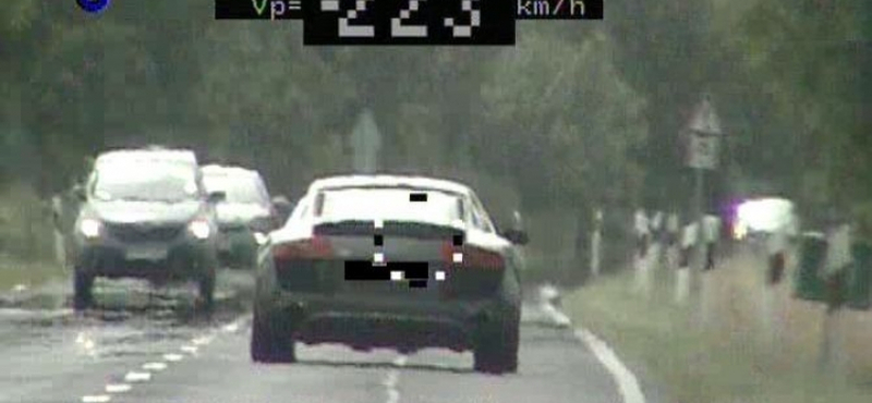 223-mal repesztett 90 helyett, amikor lekapcsolták a rendőrök