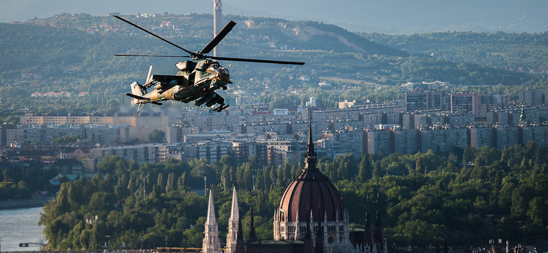 13,6 millióért kapta meg Bruce Willis a magyar katonai helikoptert