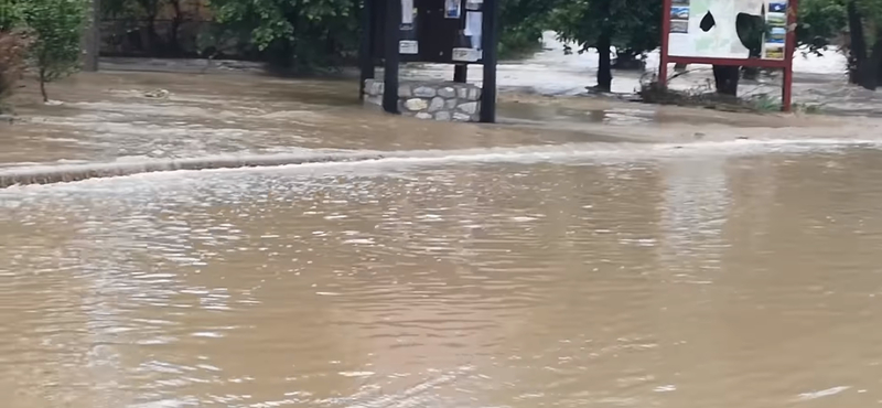 Az ablakon át menekültek Egerben a villámárvíz elől