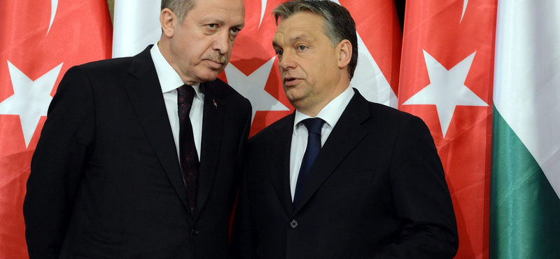 Orbán is üzent a teljhatalomra ácsingózó Erdogannak