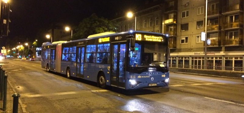 Igen ritka buszt láttunk metrót pótolni