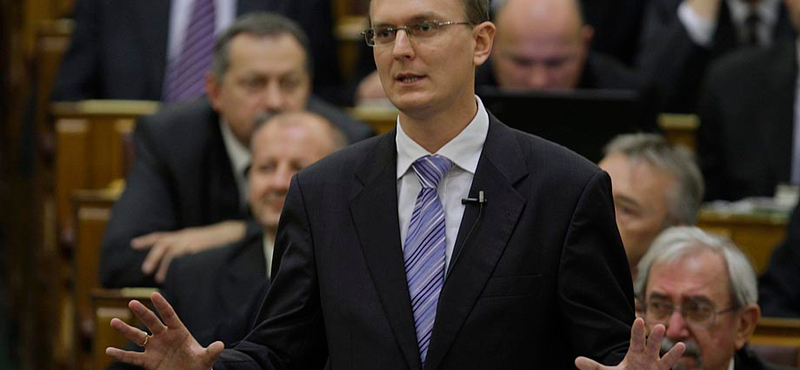 Rétvári: olyanok vádaskodnak, akik nem is ismerik a dokumentumot