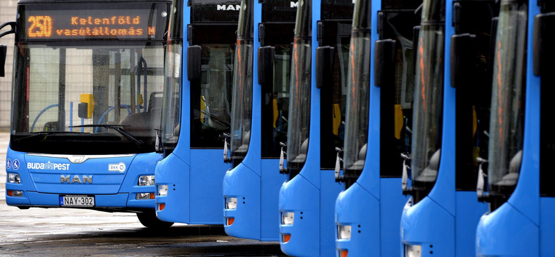Keresi a BKV a 45,3 fokos fülkét lefotózó buszsofőrt