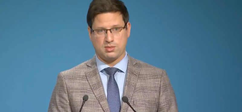 Gulyás Gergely: A magyar politikai elit azért nem oltatja be magát az elsők között, mert rossz néven venné a közvélemény