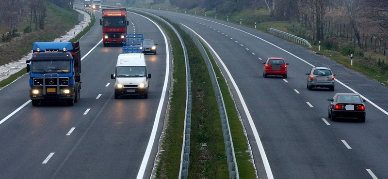 Durva baleset történt: lezárták az M7-es mindkét oldalát