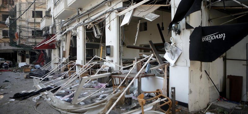 Tizenhat embert vettek őrizetbe a 137 ember halálát okozó bejrúti robbanás miatt