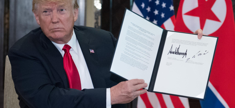 Atommentesítés és tartós béke: történelmi megállapodást kötött Trump és Kim
