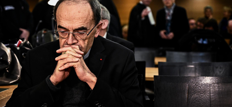 A pápa elfogadta a pedofil ügyek elhallgatásával vádolt francia érsek lemondását