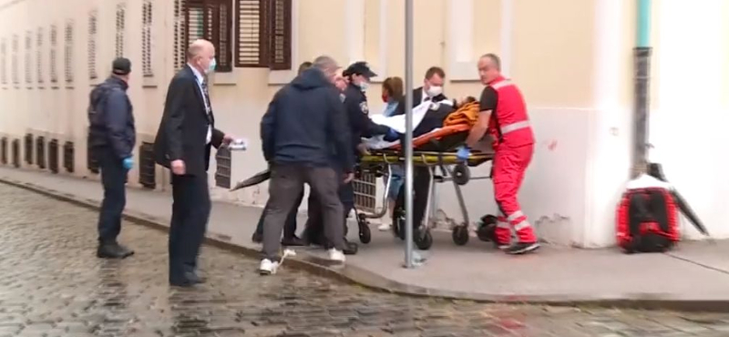 Gépfegyverrel lövöldözött a horvát kormány épülete előtt egy férfi