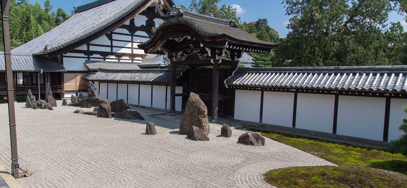 Többszáz éves műemlék vécébe tolatott bele egy japán férfi