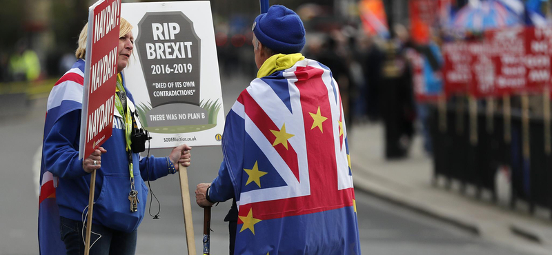 Megint leszavazott a brit parlament minden Brexit-javaslatot