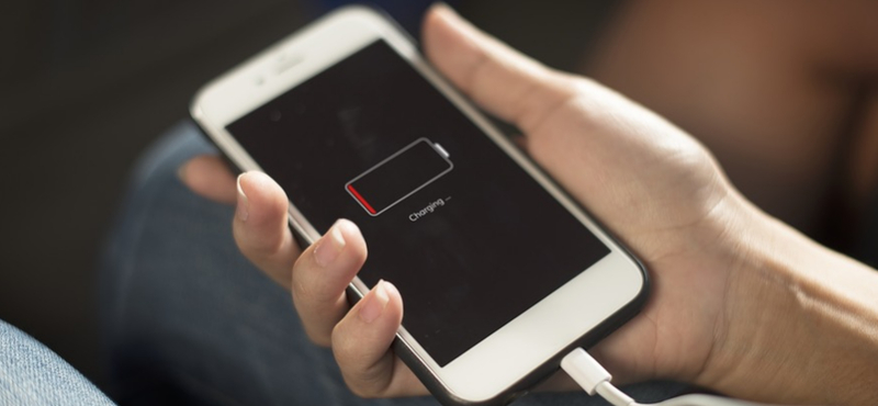 Mit szólna, ha 6 órával tovább bírná telefonja akkuja? Megtalálták a megoldást