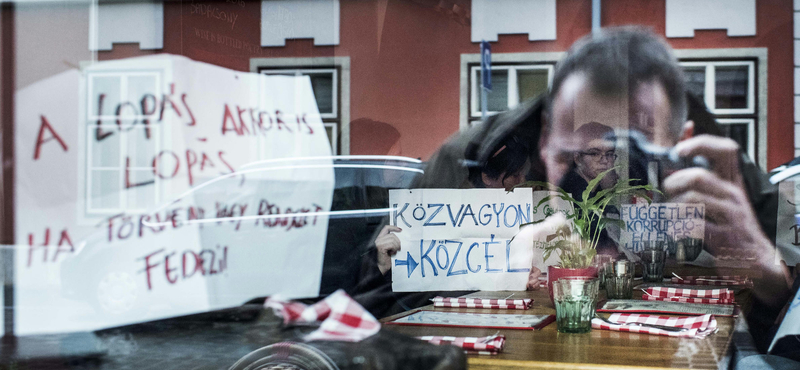 Ha így folytatjuk, már nem Romániához kell mérnünk a magyar korrupciót, hanem Szerbiához és Ukrajnához