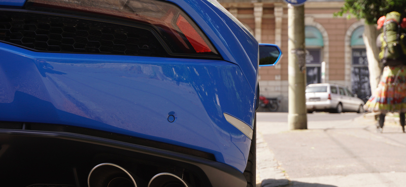 Vajna Tímea álcázófóliázta Lamborghinijét, és a garázsban adott neki gázfröccsöket