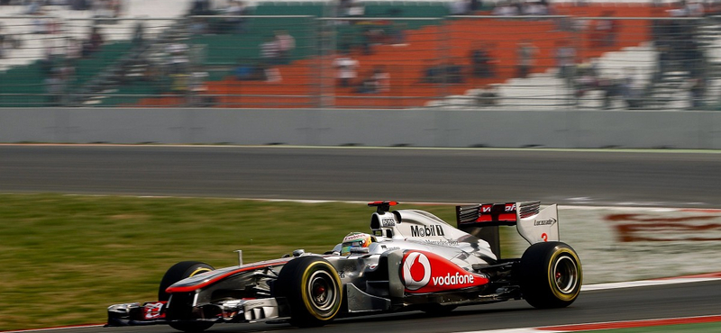 Hamilton és Pérez három rajthelyes büntetést kapott, Massa edzést nyert