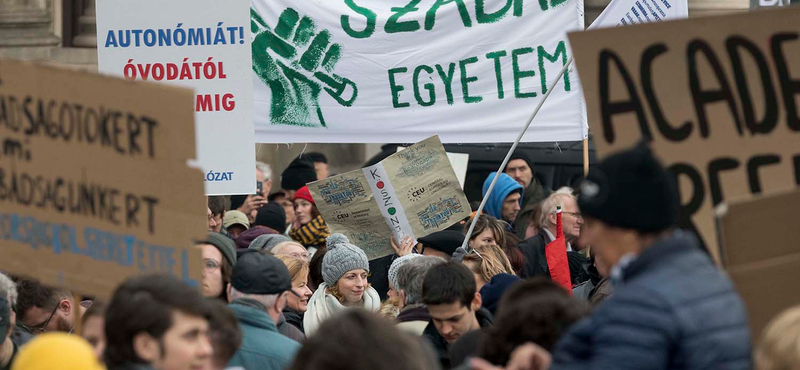 Palkovics bejelentette, felülvizsgálhatják az egyetemi szakokat