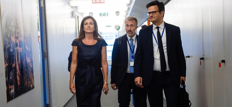 Varga Judit végigkilincselte Brüsszelt, még a sokat támadott Verá Jourovával is leült