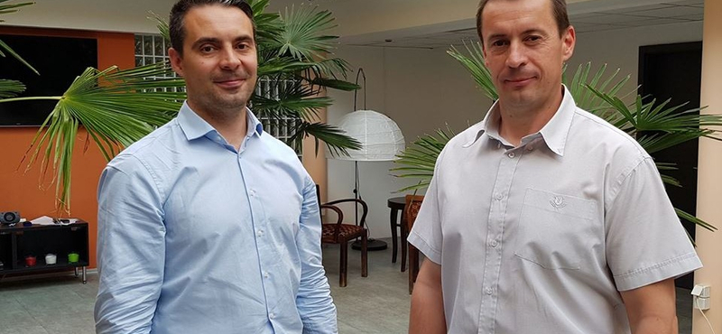 Vona újra jelentkezett, és elmondta, mit csinál