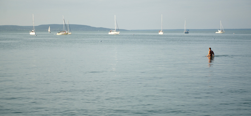 Eltűnt egy férfi a Balatonban