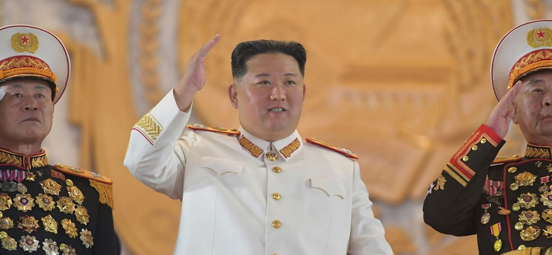 Bemutatta lányát a világnak Kim Dzsong Un. Ő lehet az utódja?