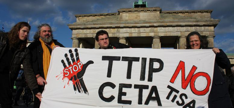 Negyedmillió berlini kiment tüntetni az utcára