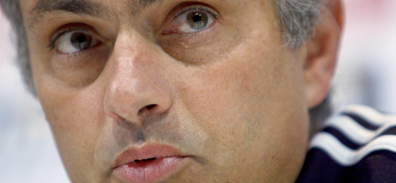 Két mérkőzésre szóló eltiltással megúszta a szemkinyomást Mourinho