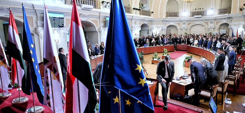 Új helyzetben Szentkirályi és csapata a fővárosban – 30 éve nem volt ilyen kevés fideszes a közgyűlésben