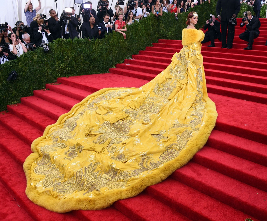 afp. hét képei - New York, Egyesült Államok, 2015.05.04. Rihanna arrives at the 2015 Metropolitan Museum of Art's Costume Institute Gala benefit in honor of the museum’s latest exhibit China: Through the Looking Glass May 4, 2015 in New York.